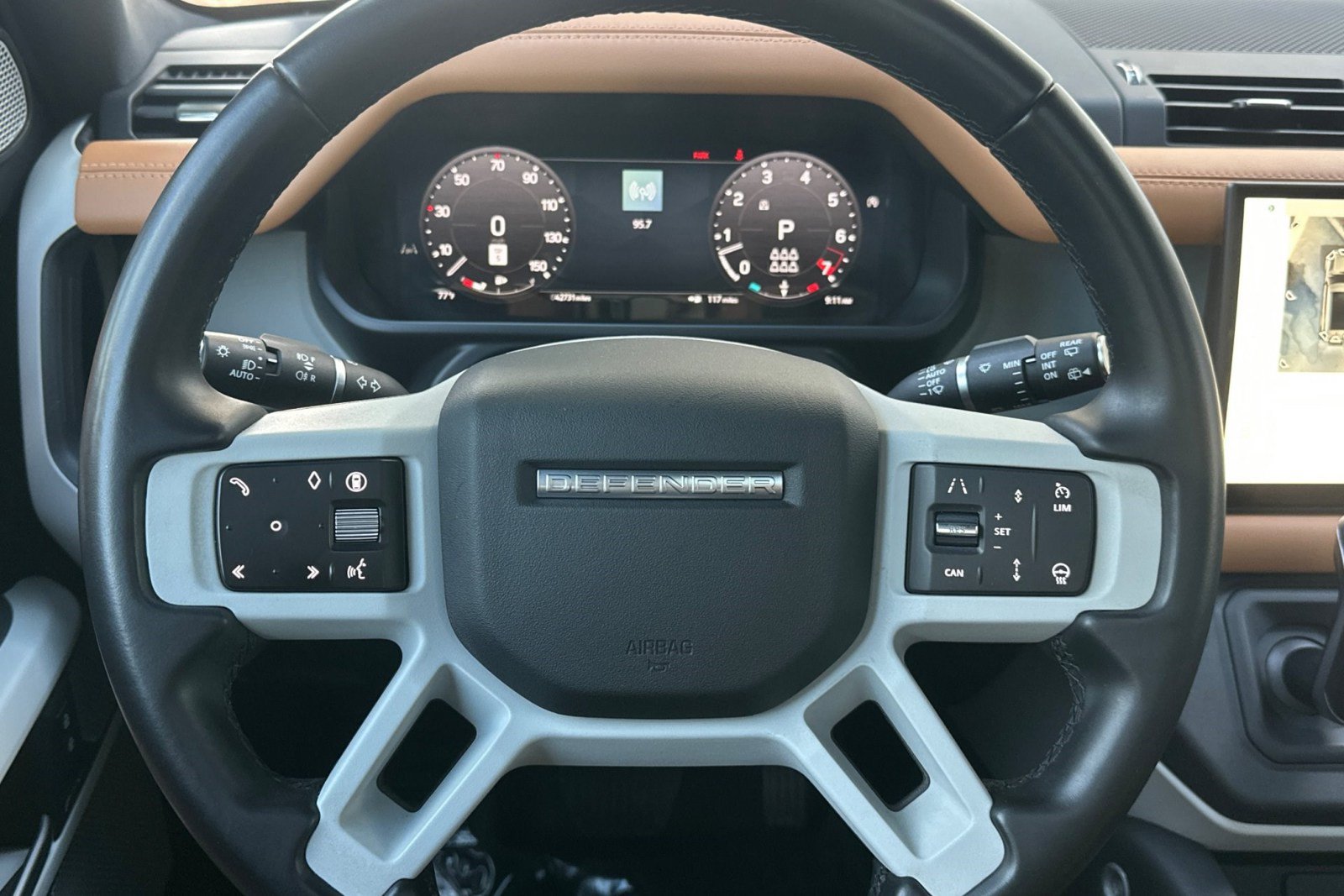 Used 2024 Land Rover Defender 130 X-Dynamic SE AWD/4WD image 18