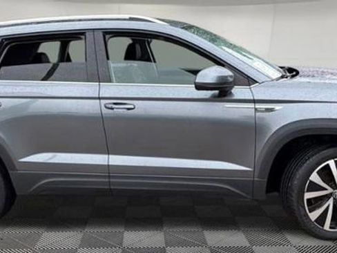 Used 2024 Volkswagen Taos SE FWD image 5