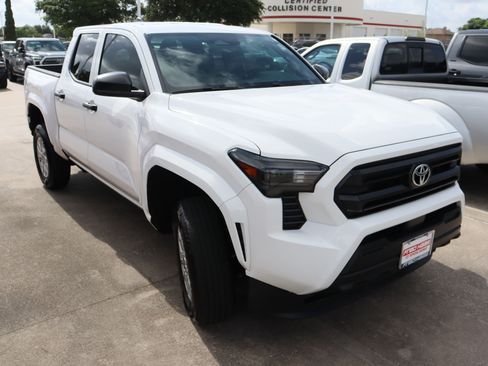 Used 2026 Toyota Tacoma SR AWD/4WD image 2