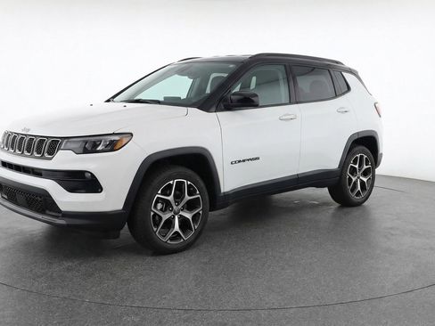 Used 2025 Jeep Compass Limited image 3