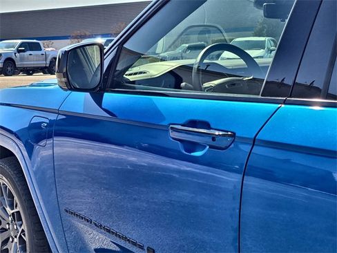 Used 2023 Jeep Grand Cherokee Summit image 11