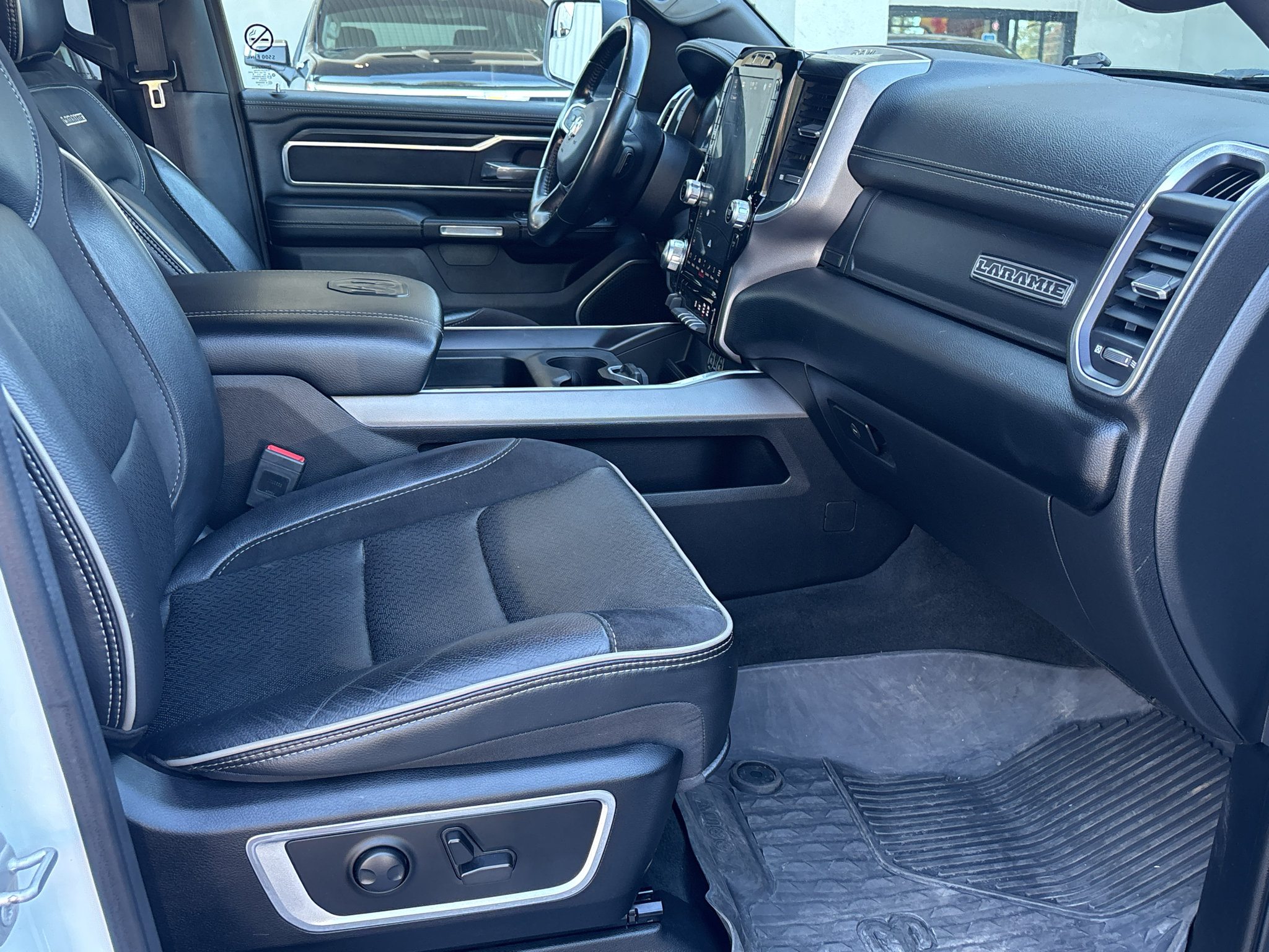 Used 2023 RAM 1500 Laramie AWD/4WD image 13