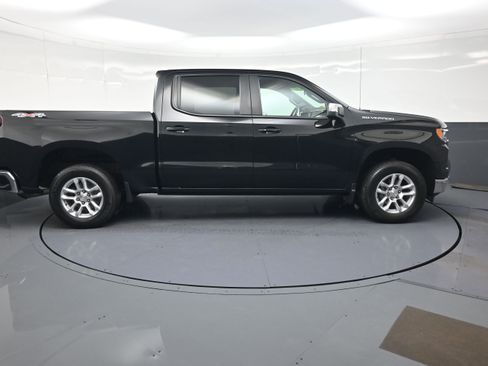 Used 2023 Chevrolet Silverado 1500 LT AWD/4WD image 2