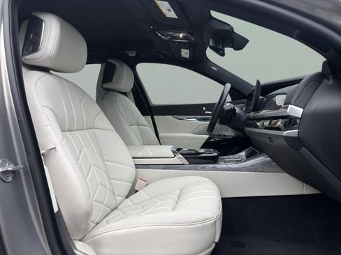 Certified 2024 BMW i7 xDrive60 image 21