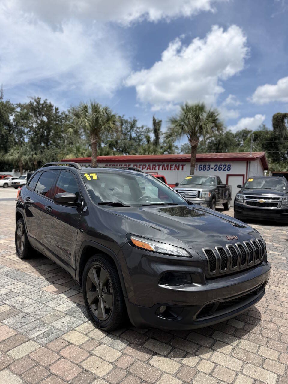 Used 2017 Jeep Cherokee 75th Anniversary FWD image 3