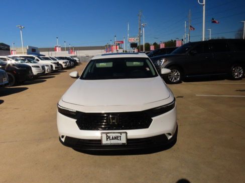 Used 2023 Honda Accord EX image 4