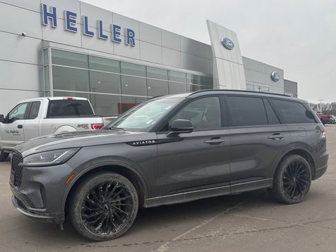 Used 2025 Lincoln Aviator Reserve w/ Equipment Group 201A image 3