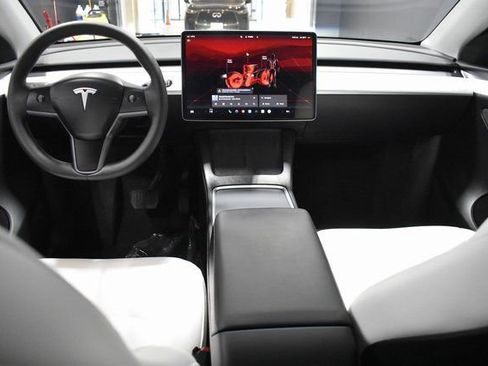 Used 2025 Tesla Model Y Long Range image 13