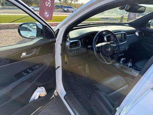 Used 2018 Kia Sorento SX image 4