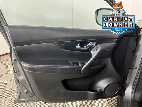 Used 2017 Nissan Rogue SL image 23