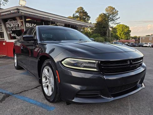 Used 2018 Dodge Charger SXT RWD image 1