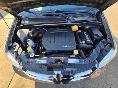 Used 2016 Dodge Grand Caravan SXT image 45