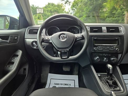 Used 2015 Volkswagen Jetta SE FWD image 35