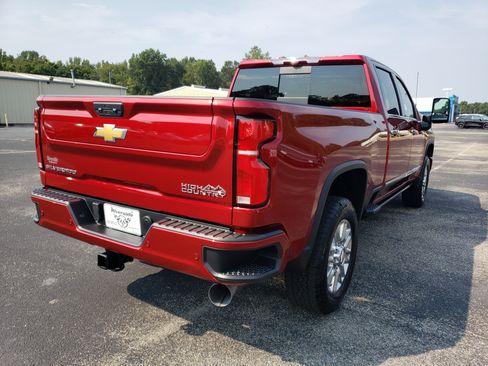 Used 2025 Chevrolet Silverado 3500 High Country w/ High Country Premium Package AWD/4WD image 3