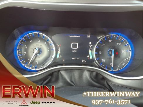 Used 2024 Chrysler Pacifica Touring-L FWD image 16