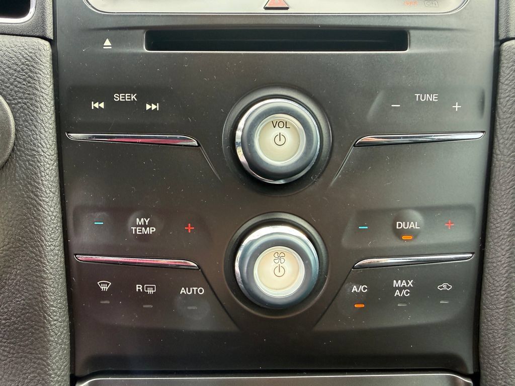 Used 2014 Ford Taurus SEL w/ Equipment Group 201A FWD image 32