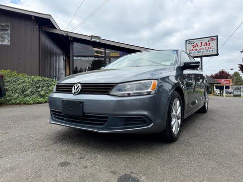 Used 2012 Volkswagen Jetta SE FWD image 2