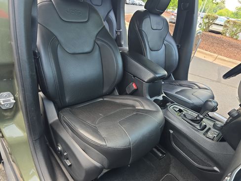 Used 2019 Jeep Cherokee Limited AWD/4WD image 10