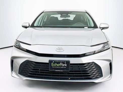 Used 2025 Toyota Camry LE image 2