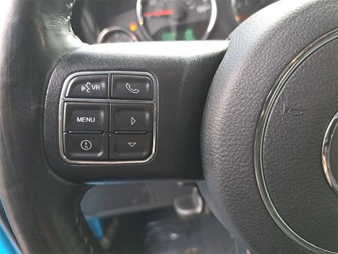 Used 2018 Jeep Wrangler Unlimited Rubicon w/ Connectivity Group image 15