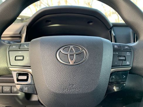 Used 2025 Toyota Camry LE image 28