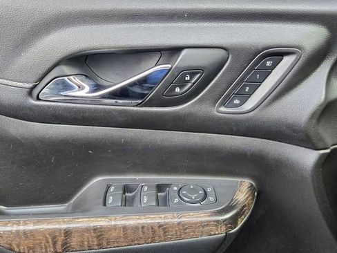Used 2022 GMC Acadia Denali w/ Denali Ultimate Package FWD image 32