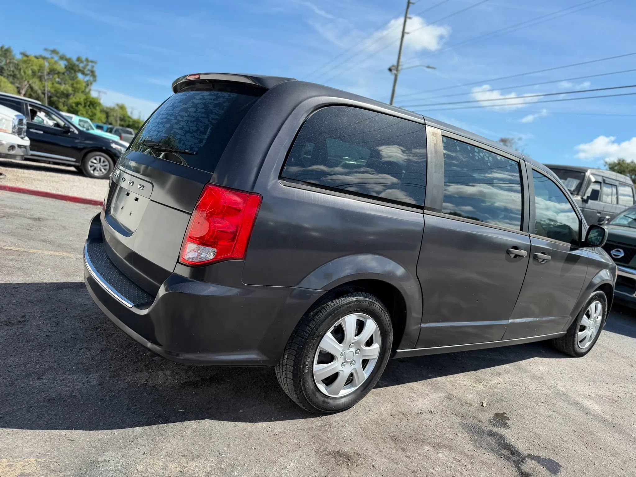 Used 2015 Dodge Grand Caravan American Value Package FWD image 4