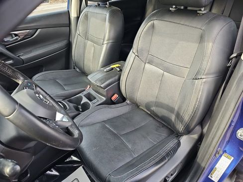 Used 2018 Nissan Rogue SL w/ Premium Package image 18