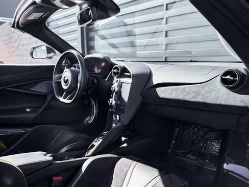Used 2022 McLaren 720S Spider image 47