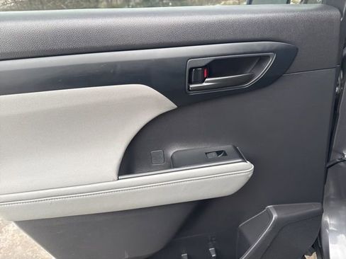 Certified 2023 Toyota Highlander LE image 11