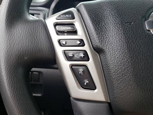 Used 2022 Nissan Titan SV image 20