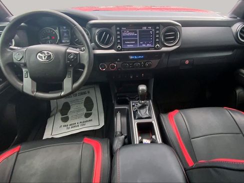 Used 2022 Toyota Tacoma TRD Off-Road w/ Technology Package AWD/4WD image 15