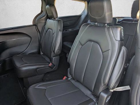 New 2026 Chrysler Pacifica Select image 15