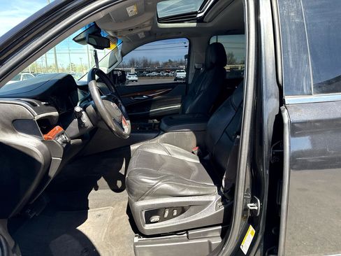 Used 2015 Cadillac Escalade Luxury image 12