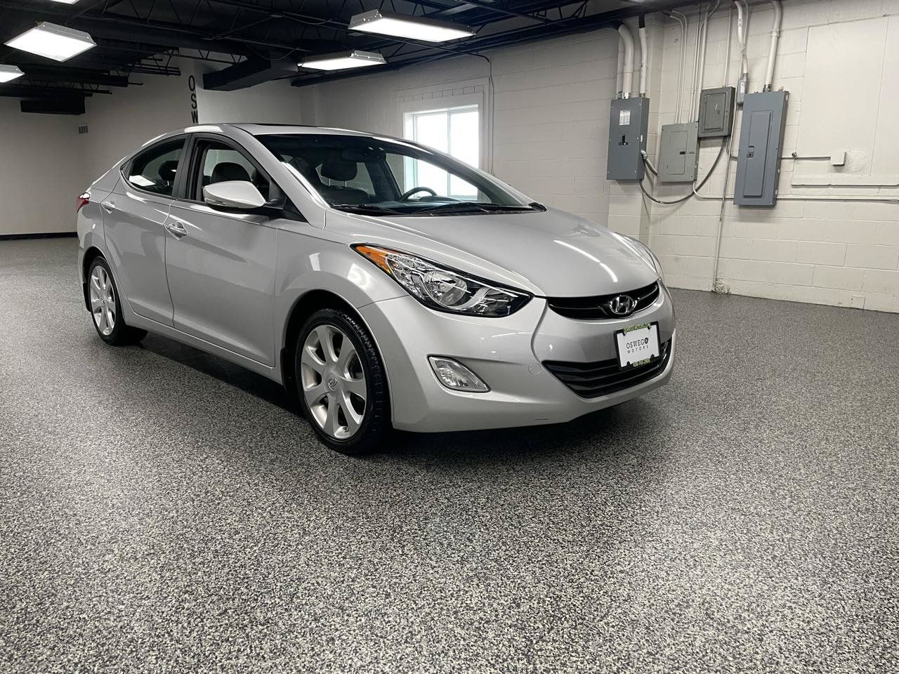 Used 2013 Hyundai Elantra Limited w/ Technology Pkg FWD image 3