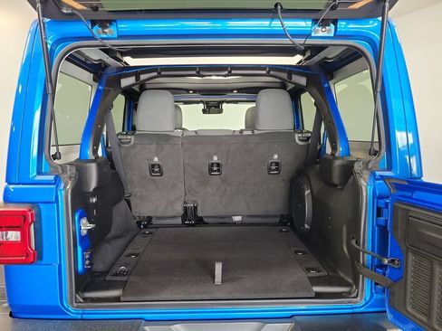 Used 2025 Jeep Wrangler Unlimited Rubicon w/ Safety Group AWD/4WD image 25