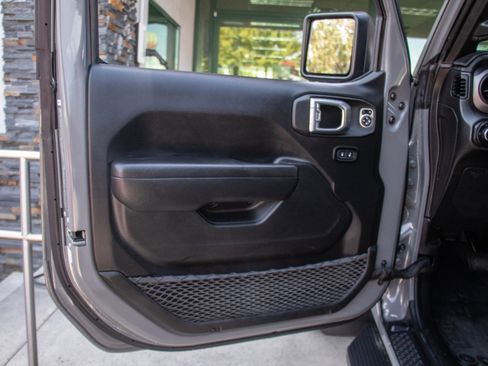 Used 2023 Jeep Wrangler Freedom Edition image 9