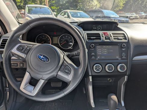 Used 2018 Subaru Forester 2.5i w/ Alloy Wheel Package AWD/4WD image 10