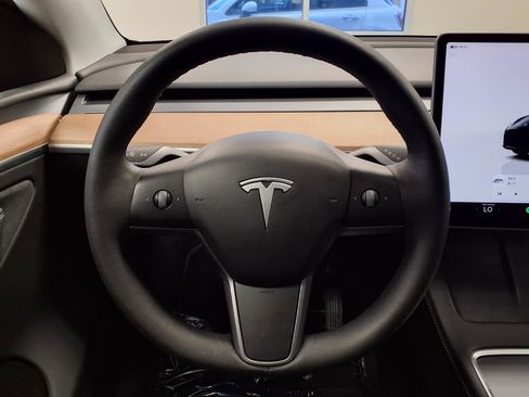Used 2024 Tesla Model Y Long Range AWD/4WD image 30