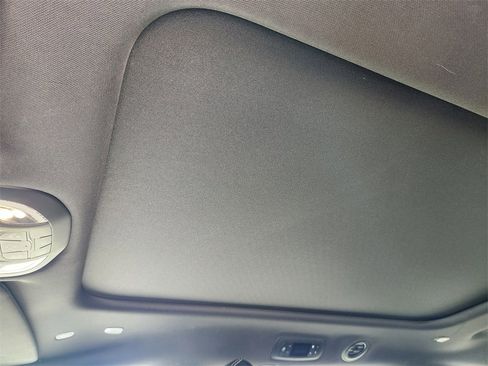 Used 2025 Chrysler Pacifica Limited image 59