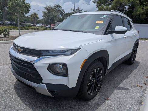 Used 2022 Chevrolet TrailBlazer LT FWD image 2
