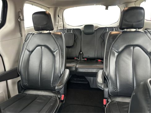 Used 2020 Chrysler Pacifica Limited w/ Advanced Safetytec Group image 24