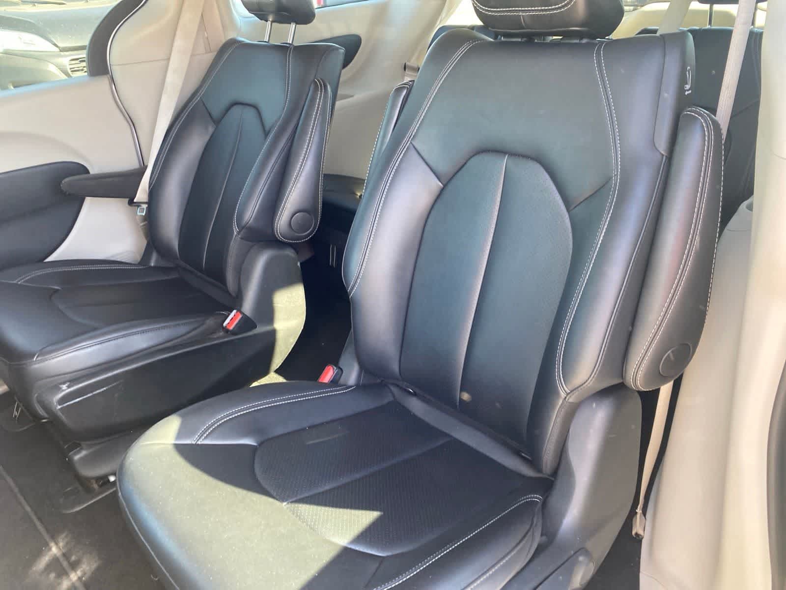 Used 2024 Chrysler Pacifica Limited FWD image 13