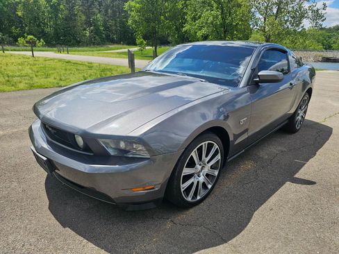 Used 2010 Ford Mustang GT RWD image 12