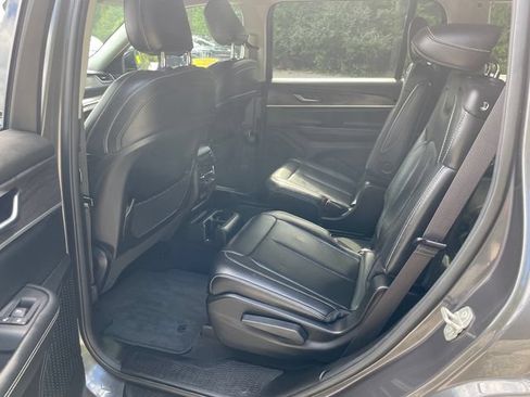 Used 2023 Jeep Grand Cherokee L Limited AWD/4WD image 19