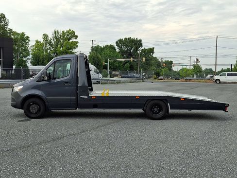 Used 2023 Mercedes-Benz Sprinter 4500 image 8