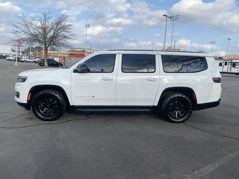 Used 2023 Jeep Wagoneer L 4WD w/ Premium Group I image 4