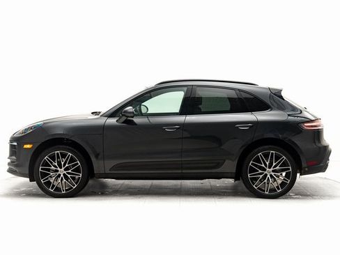 Used 2025 Porsche Macan image 2