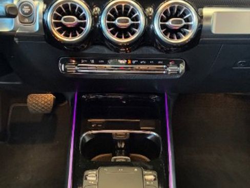 Used 2021 Mercedes-Benz GLB 250 GLB 250 image 10