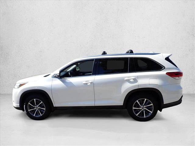 Certified 2019 Toyota Highlander XLE AWD/4WD image 2